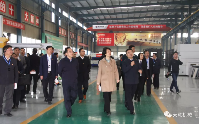 濟寧市委常委、組織部部長孔凡萍帶領(lǐng)全市“兩新”組織黨建工作現(xiàn)場觀摩團蒞臨天意機械調(diào)研指導(dǎo)