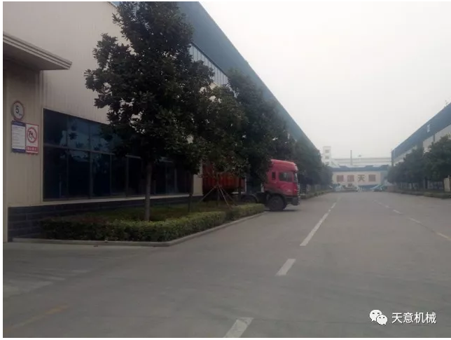 天意機(jī)械為柬埔寨客戶加工生產(chǎn)年產(chǎn)80萬(wàn)平方輕質(zhì)墻板生產(chǎn)線成功裝車啟運(yùn)！