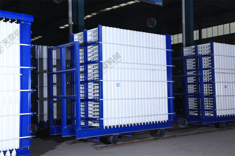 一次成型40塊板的復(fù)合墻板機(jī)，究竟有多好？